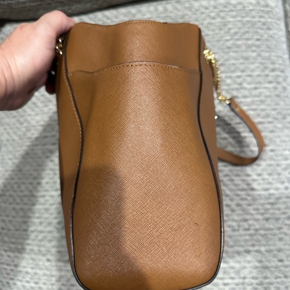 MICHAEL KORS Large Jet Set Saffiano Leather Tote with Gold Hardware - Picture 6 of 12